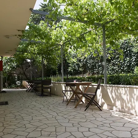 Guest house Pansion Maestral 3*